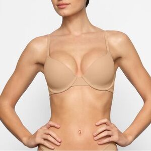 NWT Skims Fits Everybody T-Shirt Bra